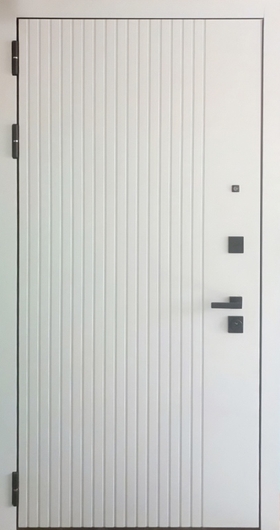 Стальная дверь с окрашенными панелями МДФ белого цвета